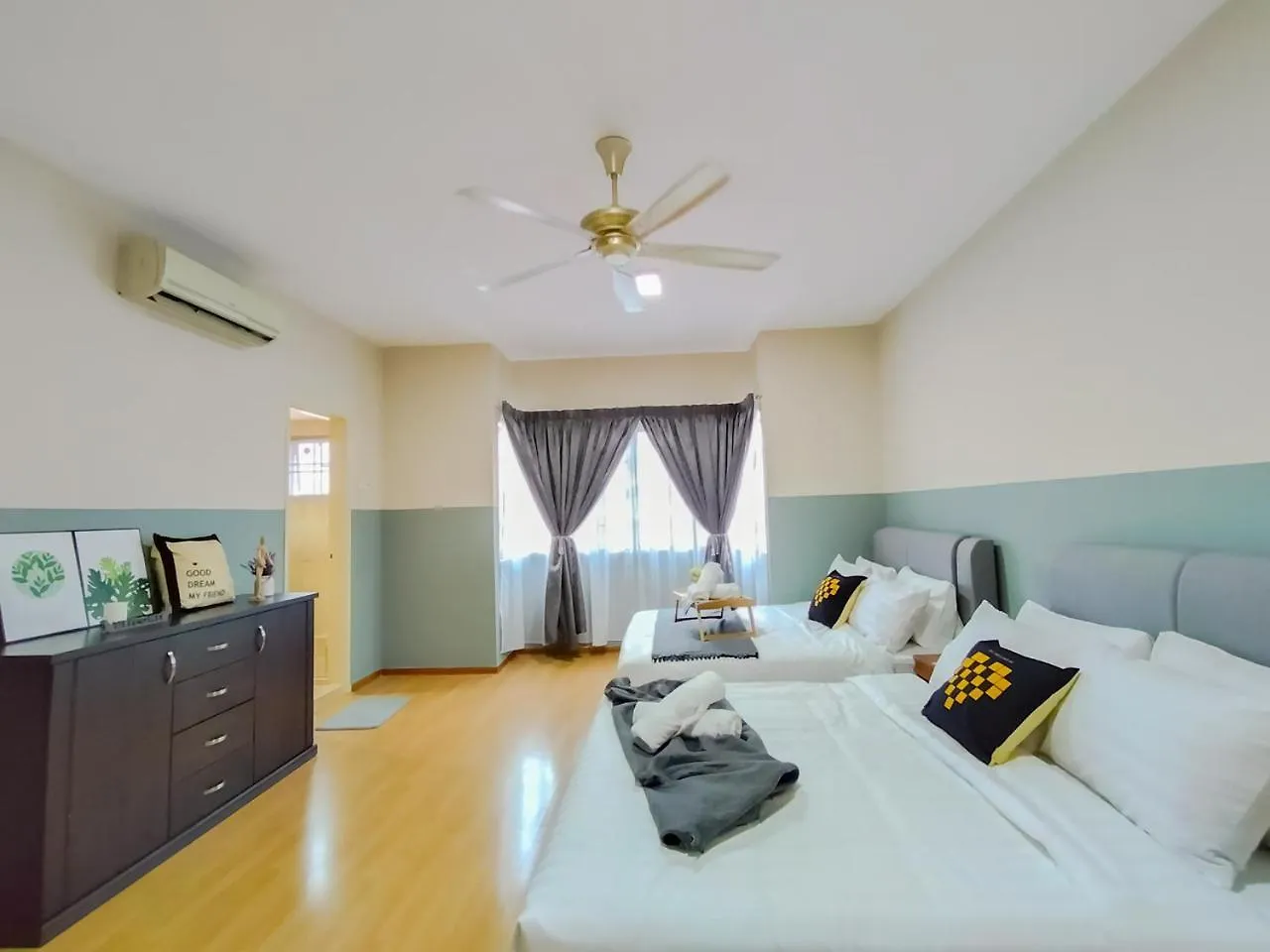 Villa Gathering Corner House With 6 Rooms Upto 16Pax By Manhattan Group Kuala Lumpur Malaysia